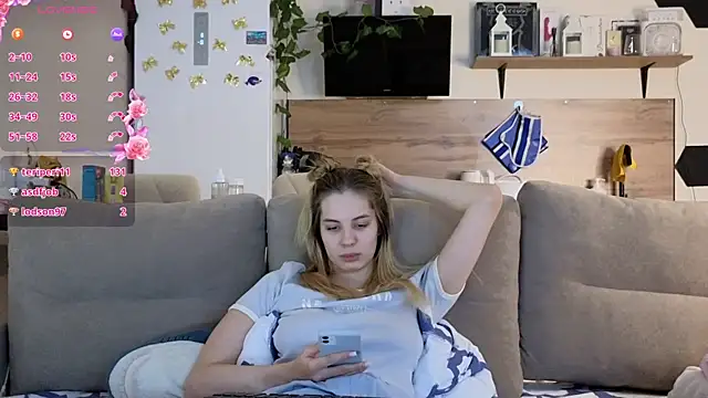 Girl alone home online show from 03.01.25