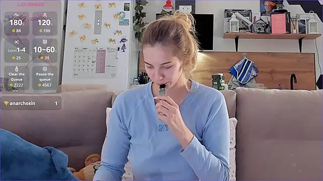 Girl alone home online show from 12.04.25