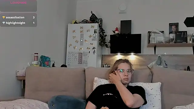 Girl alone home online show from 06.05.26