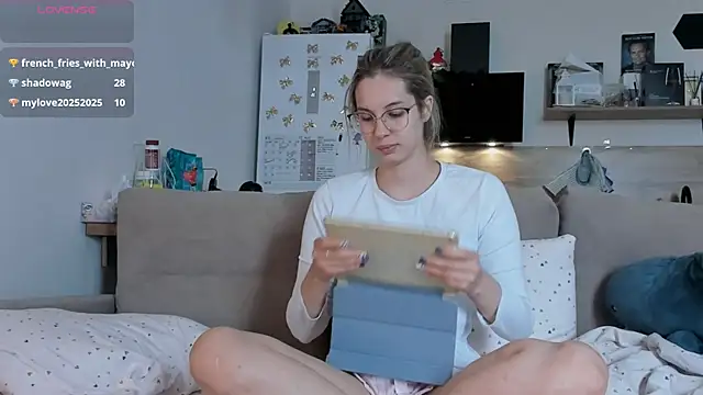 Girl alone home online show from 06.05.26