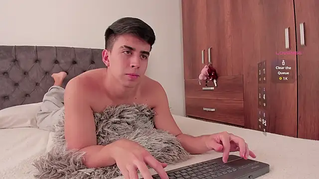 Snapshot of jordanmuskk chatting on 11.18.25 jordanmuskk online show from 11.18.25