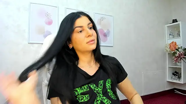 Snapshot of patriciakeys chatting on 02.15.25 patriciakeys online show from 02.15.25