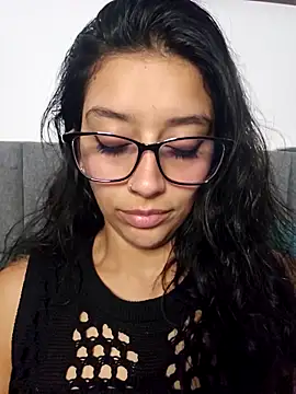 Snapshot of BrittanyDiaz chatting on 11.04.25 BrittanyDiaz online show from 11.04.25