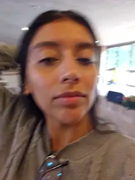 Snapshot of BrittanyDiaz chatting on 11.26.25 BrittanyDiaz online show from 11.26.25