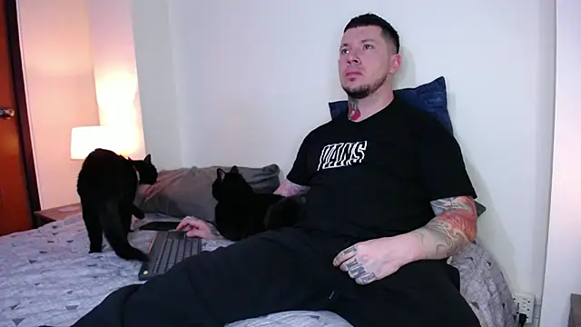 Snapshot of Adam_tatto chatting on 01.21.25 Adam tatto online show from 01.21.25