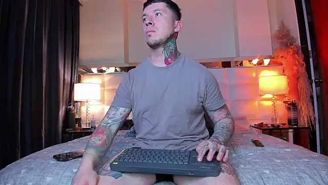 Snapshot of Adam_tatto chatting on 09.19.25 Adam tatto online show from 09.19.25