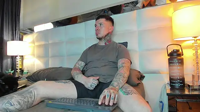 Snapshot of Adam_tatto chatting on 09.22.25 Adam tatto online show from 09.22.25