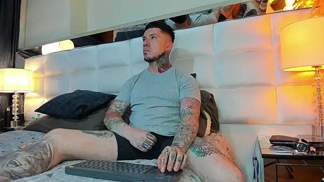 Snapshot of Adam_tatto chatting on 09.30.25 Adam tatto online show from 09.30.25