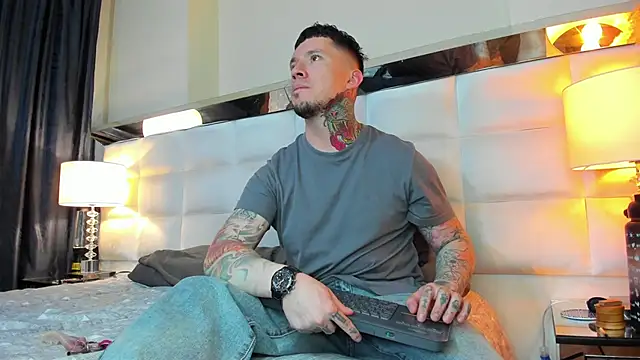 Snapshot of Adam_tatto chatting on 10.05.25 Adam tatto online show from 10.05.25