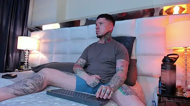 Snapshot of Adam_tatto chatting on 10.07.25 Adam tatto online show from 10.07.25