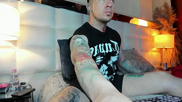 Snapshot of Adam_tatto chatting on 11.04.25 Adam tatto online show from 11.04.25