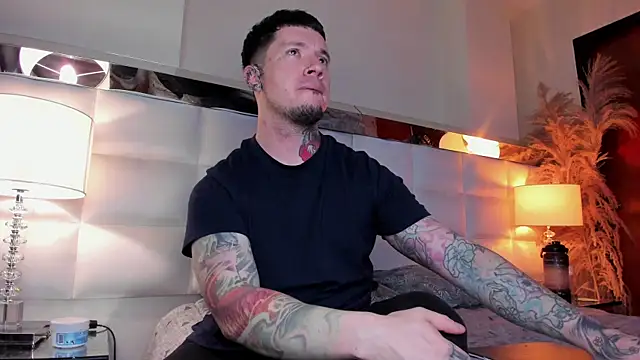 Snapshot of Adam_tatto chatting on 11.13.25 Adam tatto online show from 11.13.25