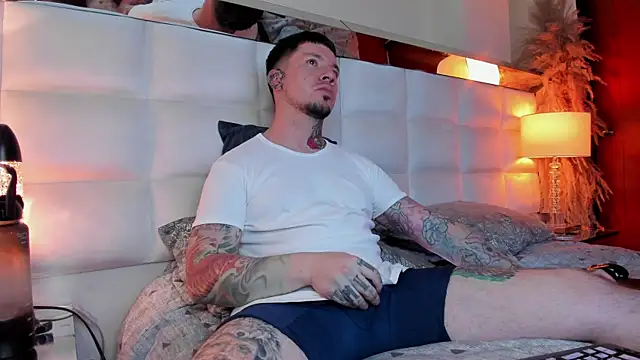 Snapshot of Adam_tatto chatting on 11.19.25 Adam tatto online show from 11.19.25