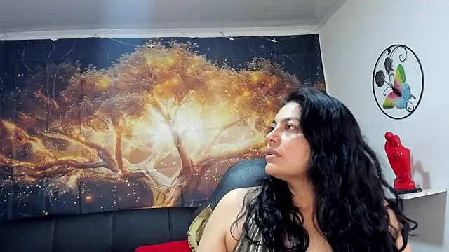 Snapshot of Lust_Mom41 chatting on 12.05.24 Lust Mom41 online show from 12.05.24