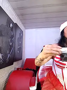 Snapshot of Lust_Mom41 chatting on 12.18.24 Lust Mom41 online show from 12.18.24