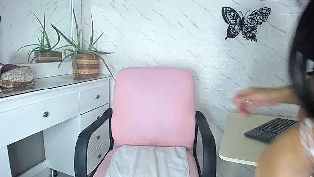 Saritatellez online show from 03.10.25