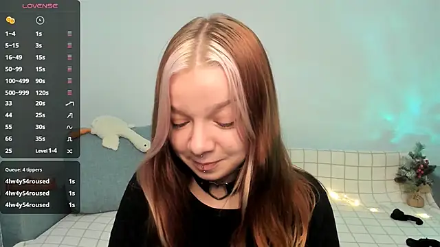 Snapshot of crystal_lilith chatting on 12.10.24 crystal lilith online show from 12.10.24