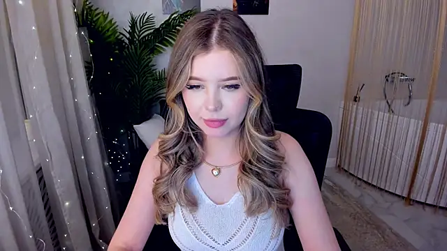 FollowLovee online show from 03.08.25