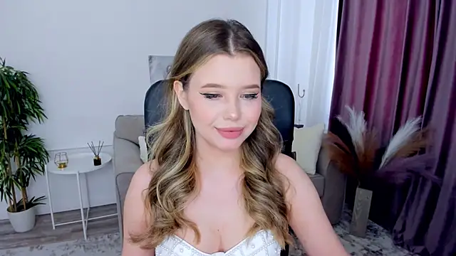 FollowLovee online show from 03.15.25