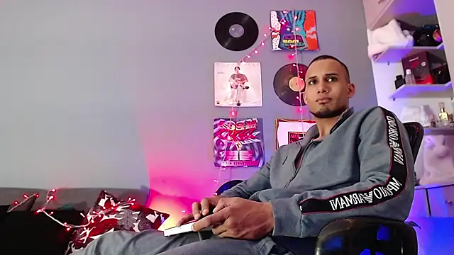 Snapshot of MagnusFrost chatting on 12.31.24 MagnusFrost online show from 12.31.24