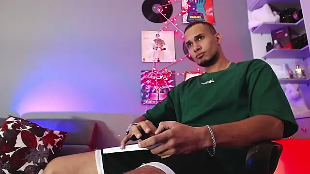 Snapshot of MagnusFrost chatting on 01.03.25 MagnusFrost online show from 01.03.25