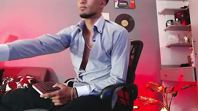 Snapshot of MagnusFrost chatting on 01.16.25 MagnusFrost online show from 01.16.25