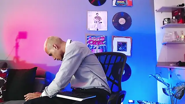 Snapshot of MagnusFrost chatting on 01.18.25 MagnusFrost online show from 01.18.25