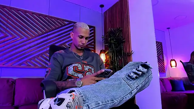 Snapshot of MagnusFrost chatting on 01.25.25 MagnusFrost online show from 01.25.25