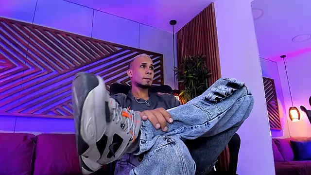 Snapshot of MagnusFrost chatting on 01.25.25 MagnusFrost online show from 01.25.25