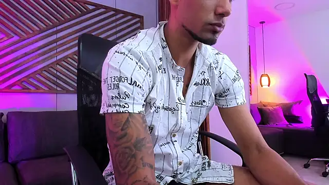 Snapshot of MagnusFrost chatting on 01.27.25 MagnusFrost online show from 01.27.25