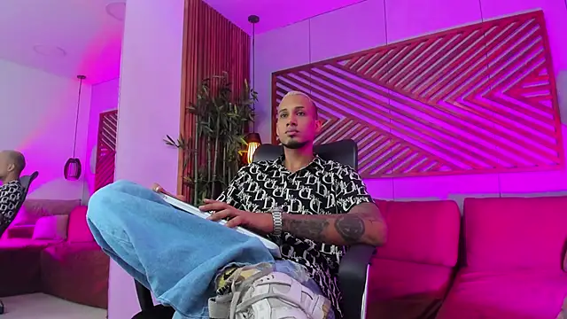 Snapshot of MagnusFrost chatting on 01.31.25 MagnusFrost online show from 01.31.25