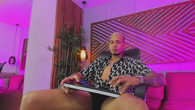 Snapshot of MagnusFrost chatting on 01.31.25 MagnusFrost online show from 01.31.25