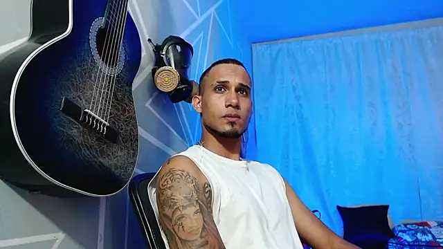 Snapshot of MagnusFrost chatting on 02.05.25 MagnusFrost online show from 02.05.25