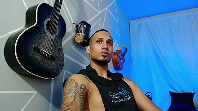 Snapshot of MagnusFrost chatting on 02.06.25 MagnusFrost online show from 02.06.25