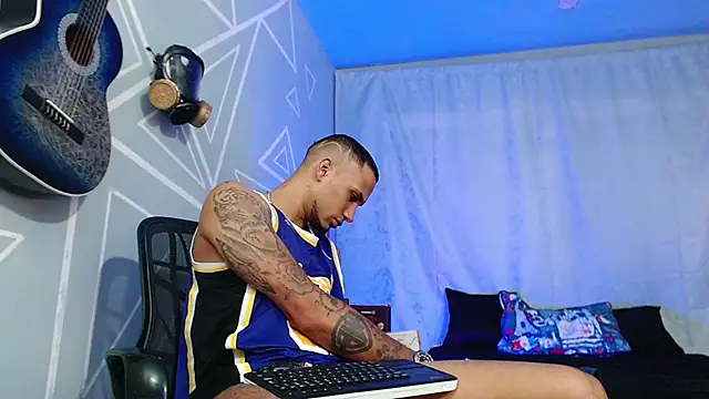 Snapshot of MagnusFrost chatting on 02.07.25 MagnusFrost online show from 02.07.25