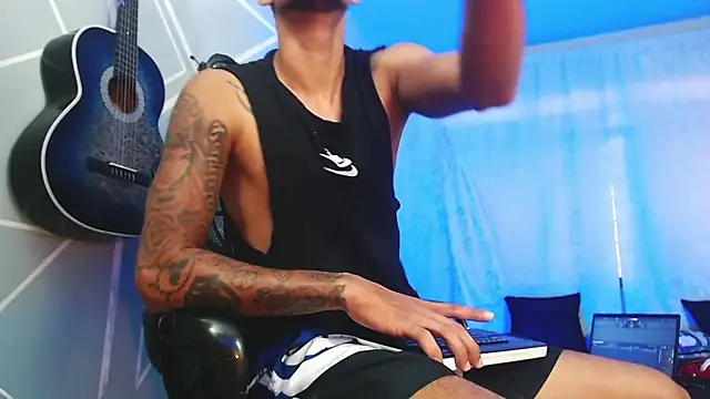 Snapshot of MagnusFrost chatting on 02.12.25 MagnusFrost online show from 02.12.25