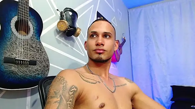 Snapshot of MagnusFrost chatting on 02.15.25 MagnusFrost online show from 02.15.25