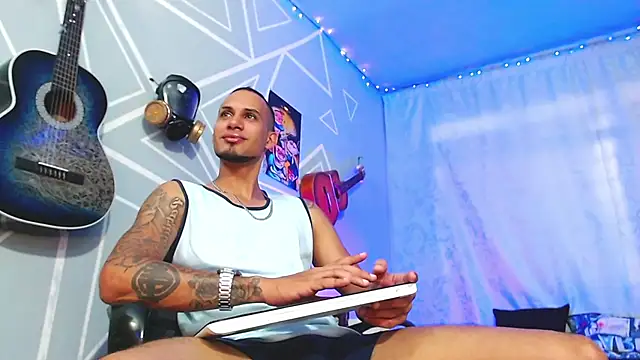 Snapshot of MagnusFrost chatting on 02.17.25 MagnusFrost online show from 02.17.25