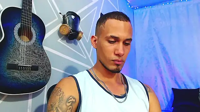 Snapshot of MagnusFrost chatting on 02.17.25 MagnusFrost online show from 02.17.25