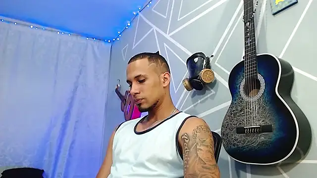 Snapshot of MagnusFrost chatting on 03.04.25 MagnusFrost online show from 03.04.25