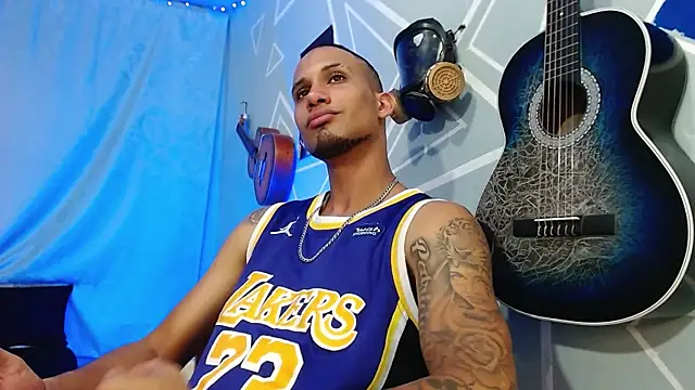 Snapshot of MagnusFrost chatting on 03.18.25 MagnusFrost online show from 03.18.25