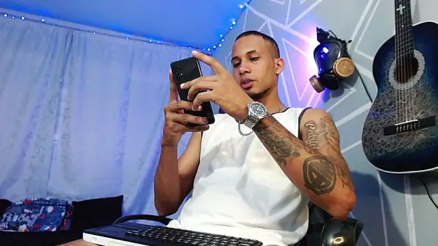 Snapshot of MagnusFrost chatting on 03.19.25 MagnusFrost online show from 03.19.25