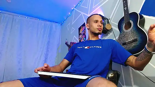 Snapshot of MagnusFrost chatting on 03.21.25 MagnusFrost online show from 03.21.25