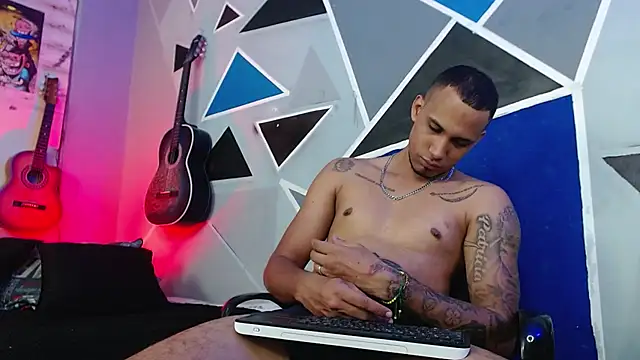 Snapshot of MagnusFrost chatting on 09.21.25 MagnusFrost online show from 09.21.25