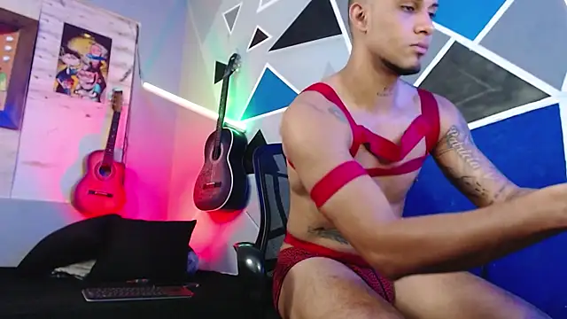 Snapshot of MagnusFrost chatting on 10.06.25 MagnusFrost online show from 10.06.25