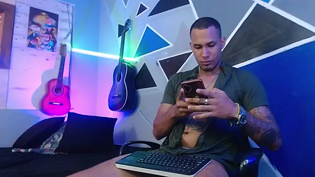 Snapshot of MagnusFrost chatting on 10.14.25 MagnusFrost online show from 10.14.25