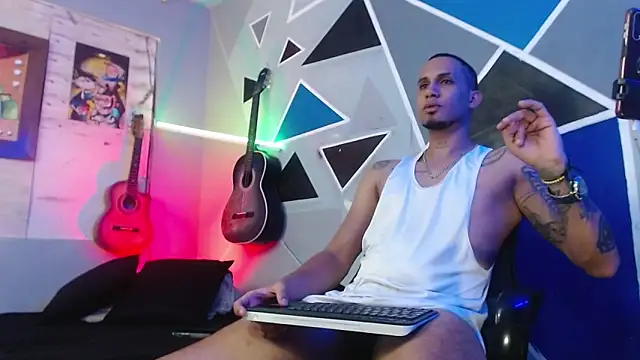 Snapshot of MagnusFrost chatting on 10.20.25 MagnusFrost online show from 10.20.25