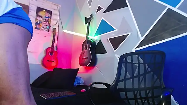 Snapshot of MagnusFrost chatting on 10.25.25 MagnusFrost online show from 10.25.25