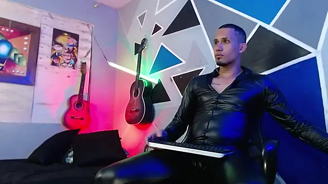 Snapshot of MagnusFrost chatting on 11.11.25 MagnusFrost online show from 11.11.25