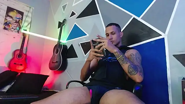 Snapshot of MagnusFrost chatting on 11.20.25 MagnusFrost online show from 11.20.25